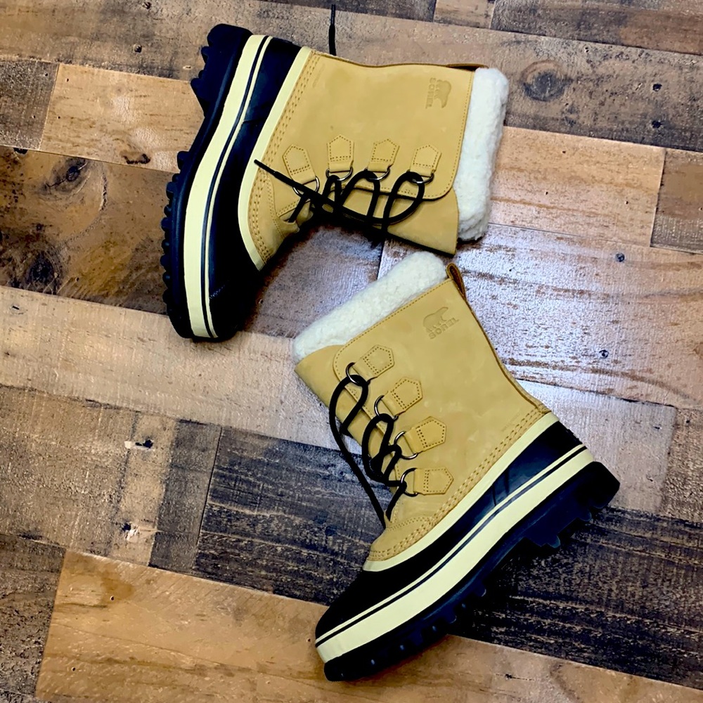SOREL CARIBOU winter boots black & tan womenswear’s size 8